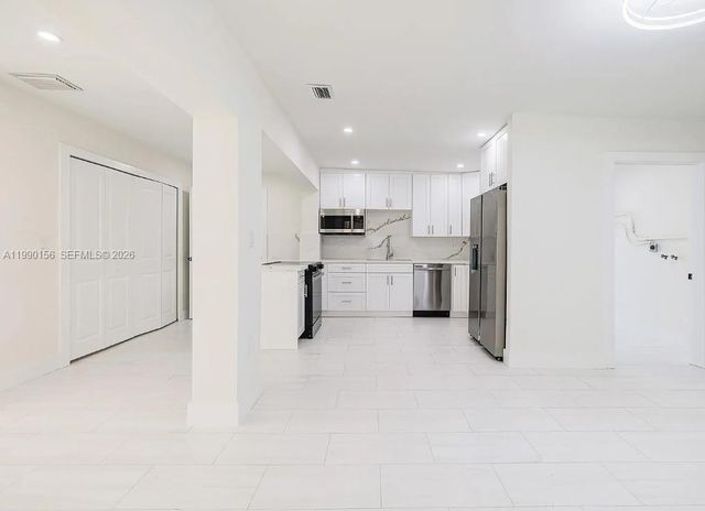 865 W 72nd Pl 865, Hialeah, FL 33014