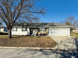 506 South Street, Grain Valley, MO 64029