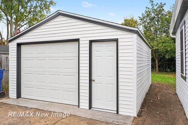 1382 Flanders Drive, Saginaw, MI 48604