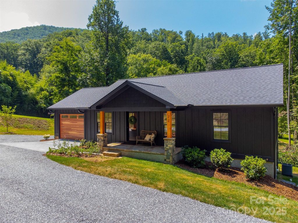 22 Crossing Lane, Sylva, NC 28779