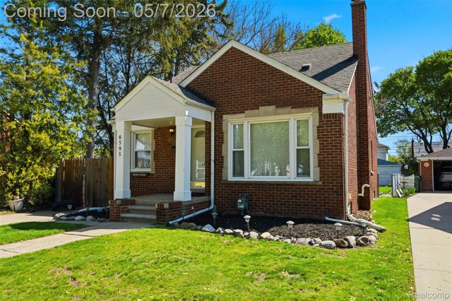 6595 Winona Avenue, Allen Park, MI 48101