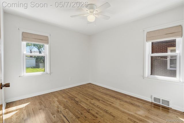 6595 Winona Avenue, Allen Park, MI 48101