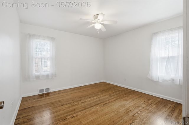 6595 Winona Avenue, Allen Park, MI 48101