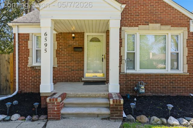 6595 Winona Avenue, Allen Park, MI 48101