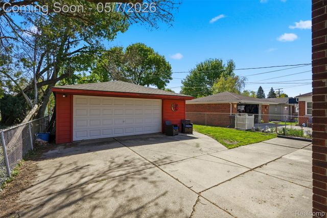 6595 Winona Avenue, Allen Park, MI 48101