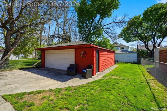 6595 Winona Avenue, Allen Park, MI 48101