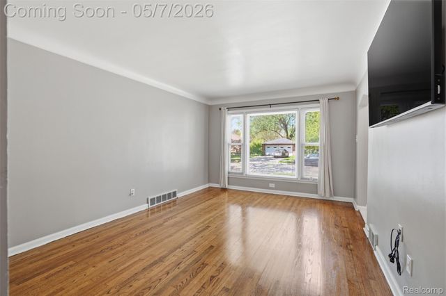 6595 Winona Avenue, Allen Park, MI 48101