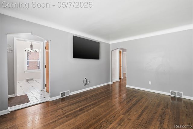 6595 Winona Avenue, Allen Park, MI 48101