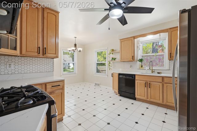 6595 Winona Avenue, Allen Park, MI 48101