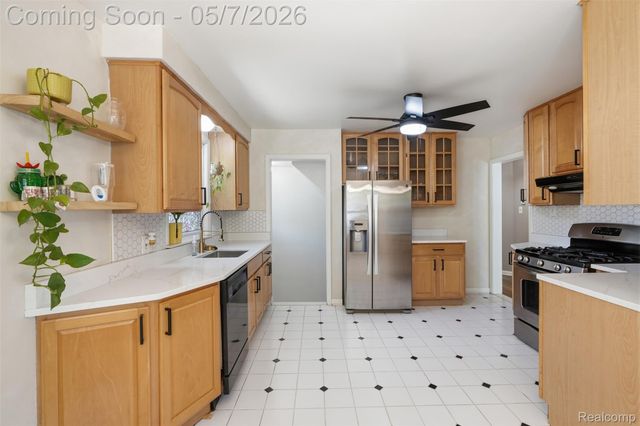 6595 Winona Avenue, Allen Park, MI 48101