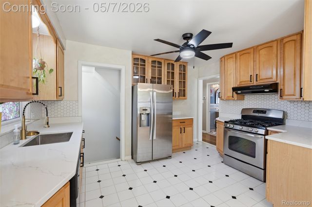 6595 Winona Avenue, Allen Park, MI 48101