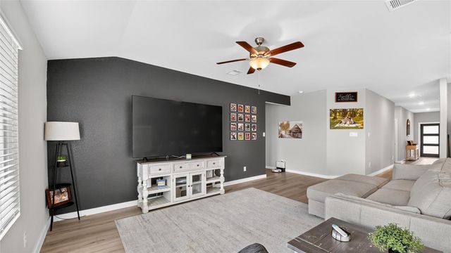 10520 Deussen Lane, Texas City, TX 77591