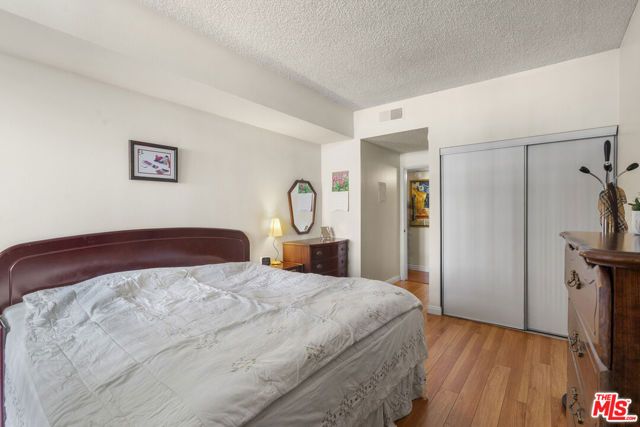 729 S Hobart Boulevard 40, Los Angeles, CA 90005