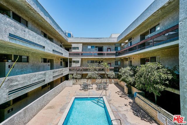 729 S Hobart Boulevard 40, Los Angeles, CA 90005
