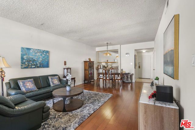 729 S Hobart Boulevard 40, Los Angeles, CA 90005