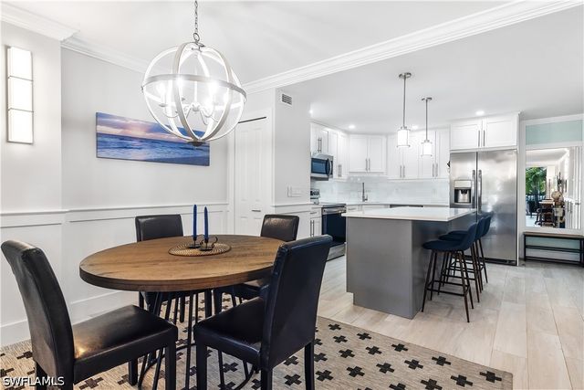 5 Bluebill AVE 209, Naples, FL 34108