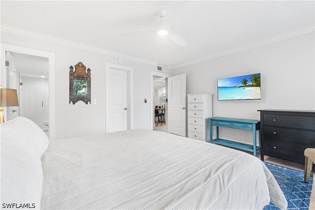 5 Bluebill AVE 209, Naples, FL 34108