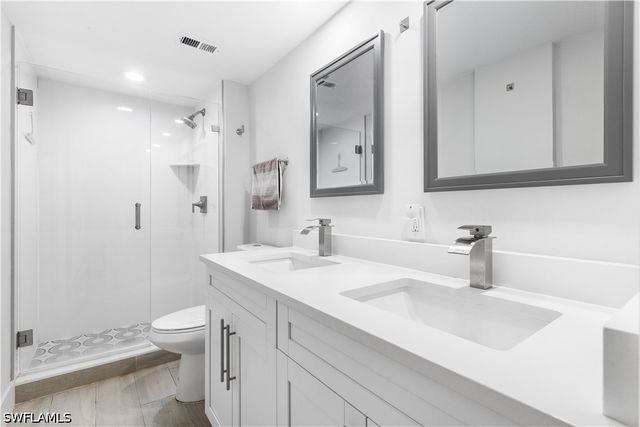 5 Bluebill AVE 209, Naples, FL 34108