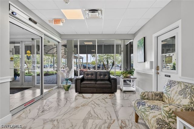 5 Bluebill AVE 209, Naples, FL 34108