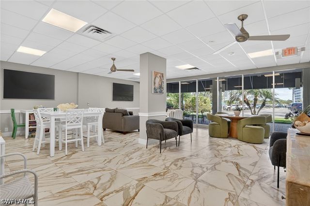 5 Bluebill AVE 209, Naples, FL 34108