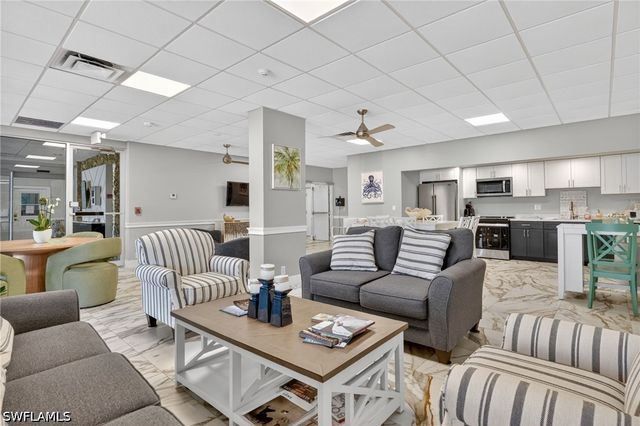 5 Bluebill AVE 209, Naples, FL 34108