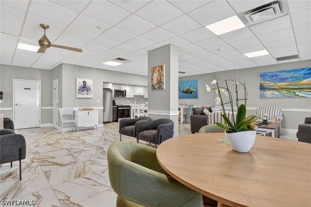 5 Bluebill AVE 209, Naples, FL 34108