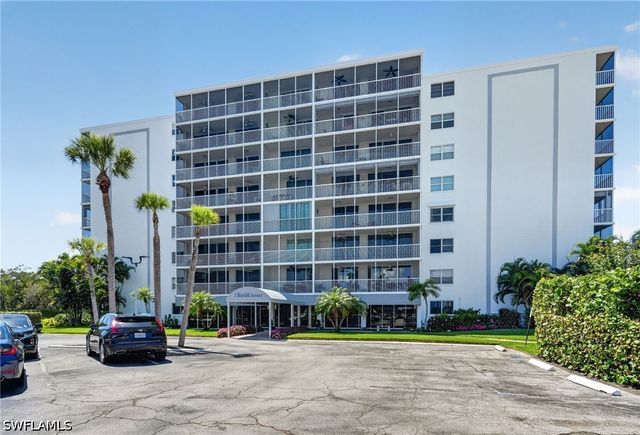 5 Bluebill AVE 209, Naples, FL 34108