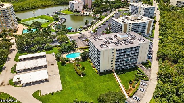 5 Bluebill AVE 209, Naples, FL 34108