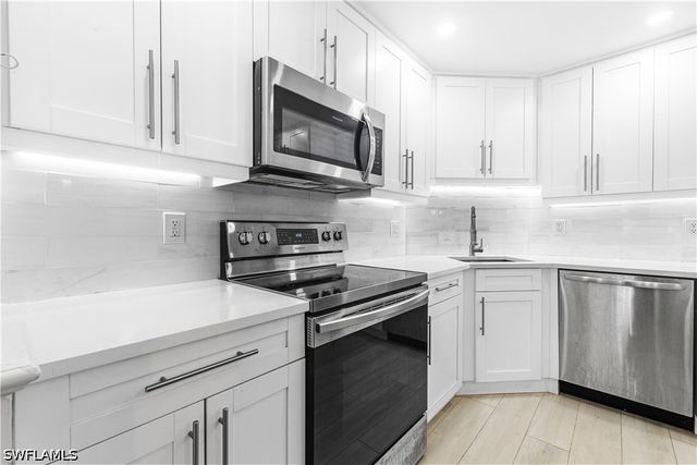 5 Bluebill AVE 209, Naples, FL 34108