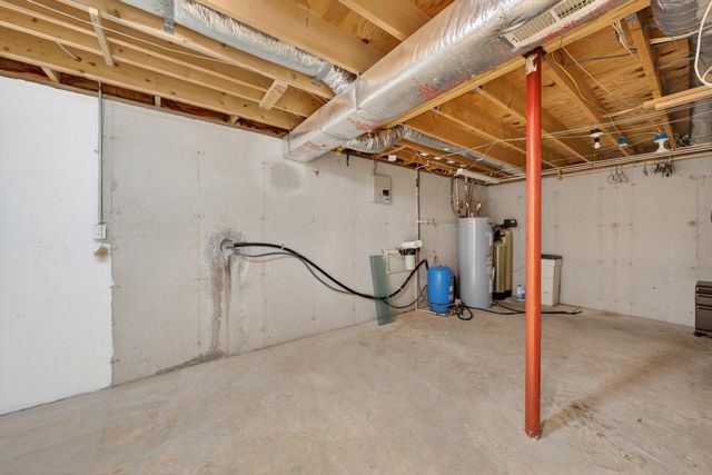 107 Creeden DR, Moneta, VA 24121