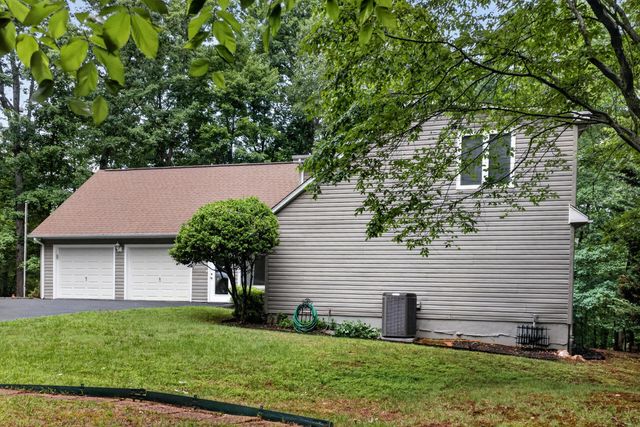 107 Creeden DR, Moneta, VA 24121