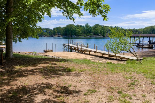107 Creeden DR, Moneta, VA 24121