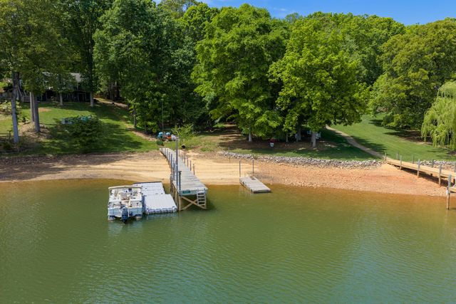 107 Creeden DR, Moneta, VA 24121
