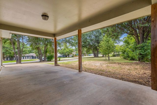 402 Admiral Drive, Gun Barrel City, TX 75156