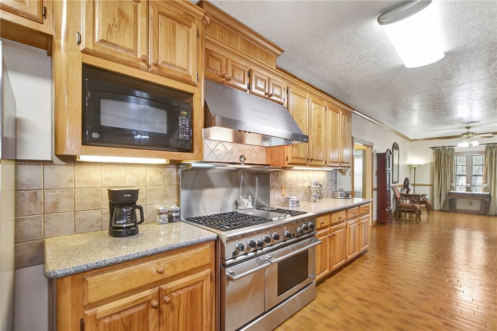 9310 South Business 6, Navasota, TX 77868 — exterior