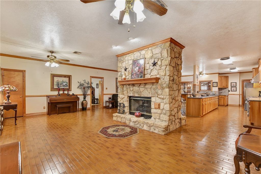 9310 South Business 6, Navasota, TX 77868 — photo 3