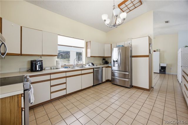 6175 S Canna Lily Avenue, Homosassa, FL 34446