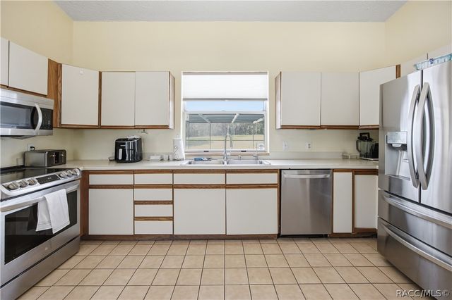 6175 S Canna Lily Avenue, Homosassa, FL 34446