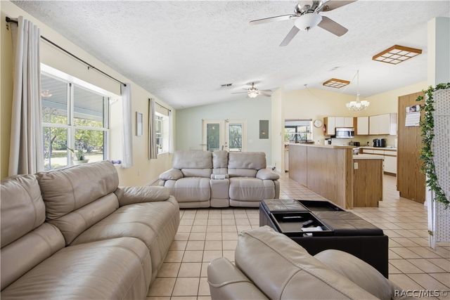 6175 S Canna Lily Avenue, Homosassa, FL 34446