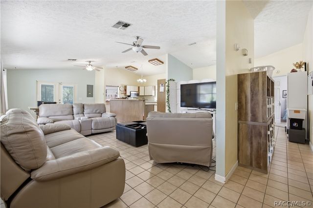 6175 S Canna Lily Avenue, Homosassa, FL 34446