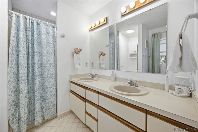 6175 S Canna Lily Avenue, Homosassa, FL 34446