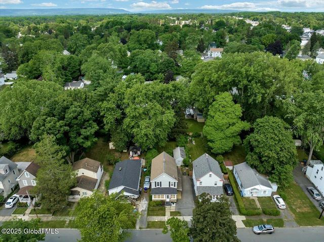143 Manchester Road, Schenectady, NY 12304
