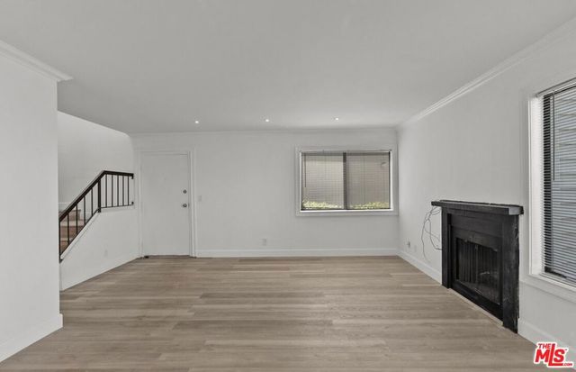 10500 Sunland Boulevard 4, Sunland, CA 91040