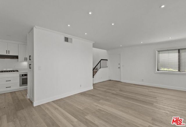10500 Sunland Boulevard 4, Sunland, CA 91040