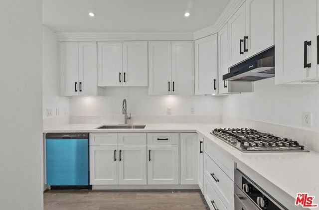 10500 Sunland Boulevard 4, Sunland, CA 91040