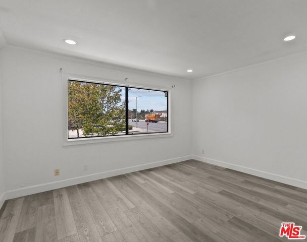 10500 Sunland Boulevard 4, Sunland, CA 91040