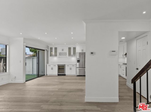 10500 Sunland Boulevard 4, Sunland, CA 91040