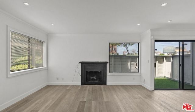 10500 Sunland Boulevard 4, Sunland, CA 91040