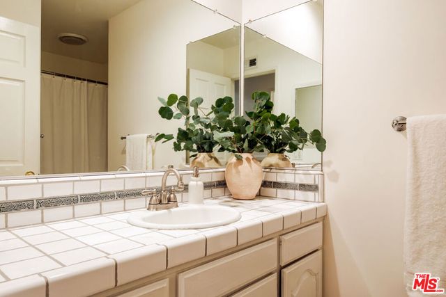 5356 Ambridge Drive, Agoura Hills, CA 91301