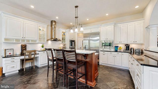 69 PEBBLE BEACH DR, Egg Harbor Township, NJ 08234